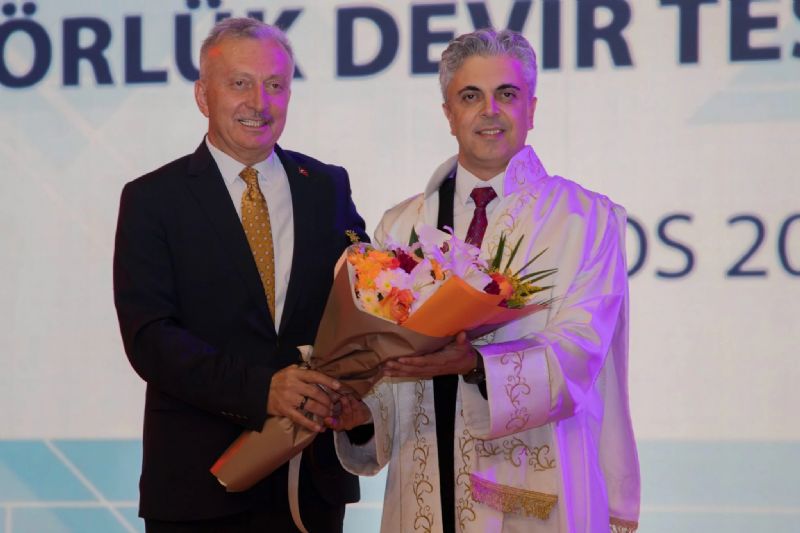 Cumhurba�kan�m�z Say�n Recep Tayyip Erdo�an��n tensipleriyle Erzincan Binali Y�ld�r�m �niversitesi Rekt�rl�k g�revine atanan Prof. Dr. Ufuk Kuyrukluy�ld�z i�in Rekt�rl�k Devir Teslim T�reni ger�ekle�tirildi.